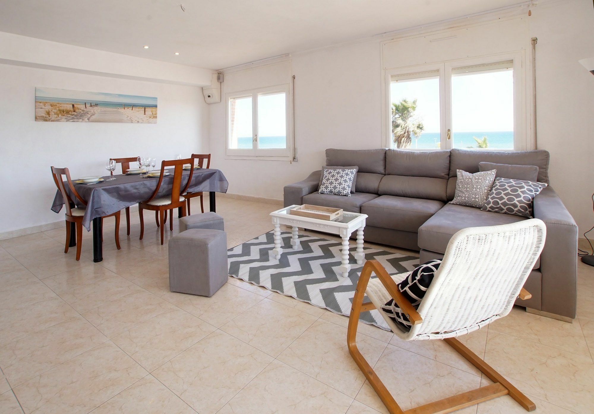 Calaluz Be My Guest Castelldefels Apartment ภายนอก รูปภาพ