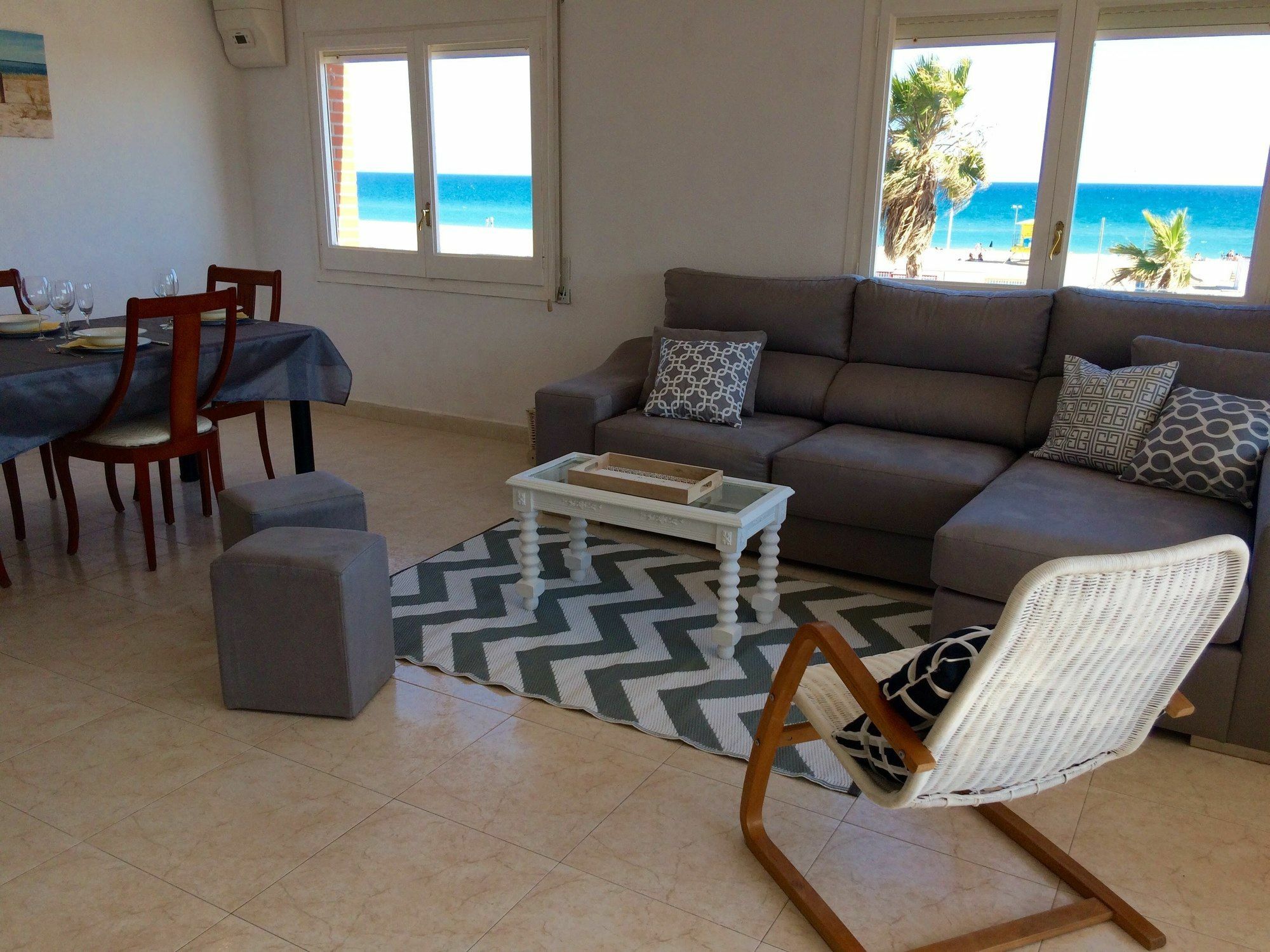 Calaluz Be My Guest Castelldefels Apartment ภายนอก รูปภาพ